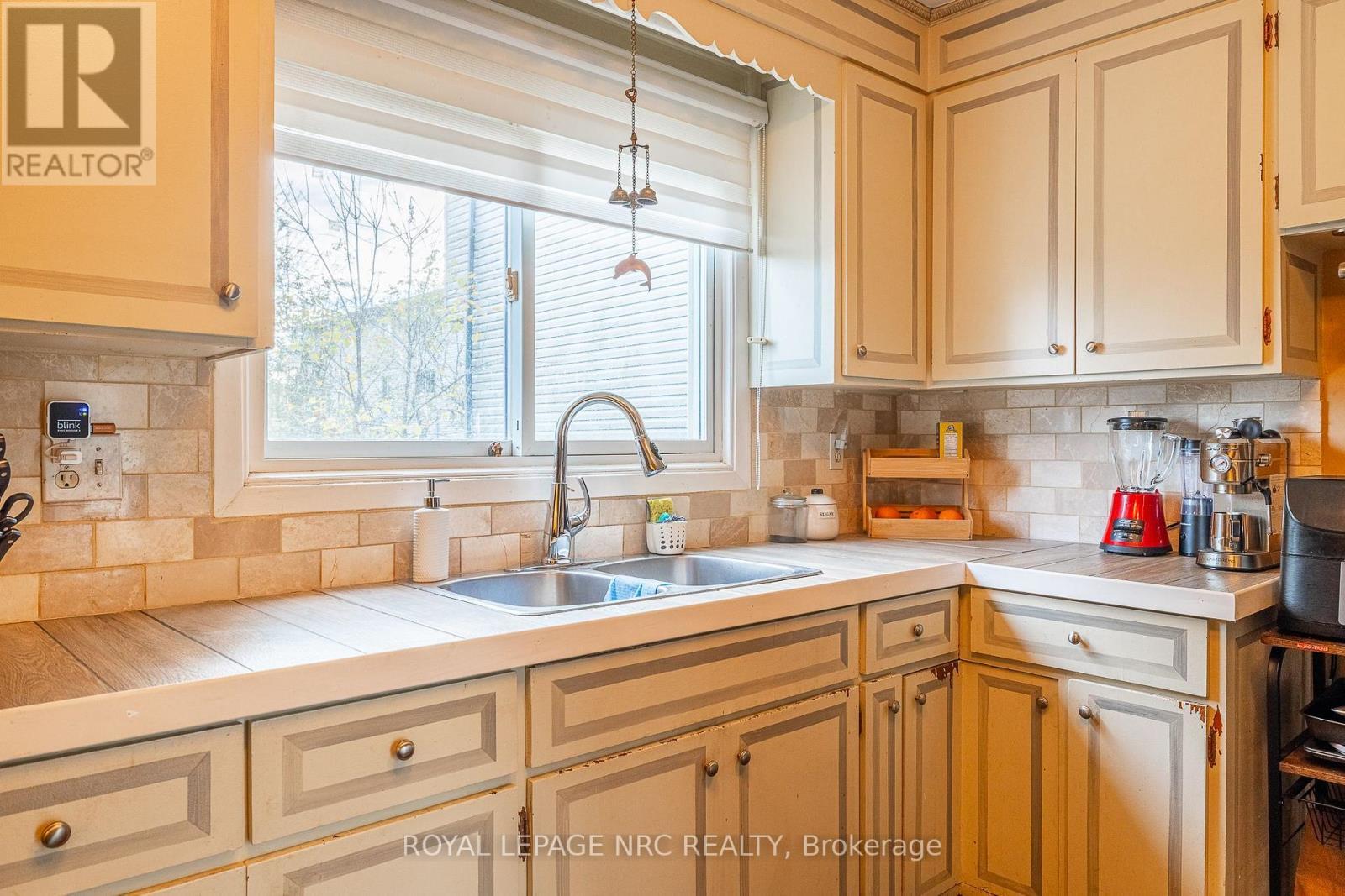 












81 PELHAM RD ROAD

,
St. Catharines (Western Hill),




Ontario
L2S1S3

