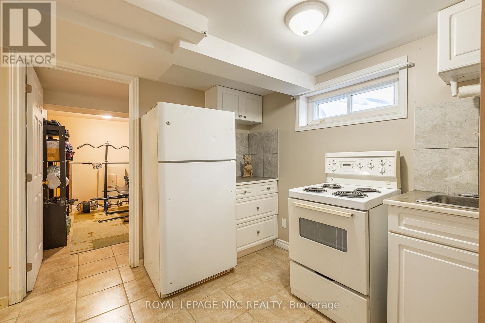 












81 PELHAM RD ROAD

,
St. Catharines (Western Hill),




Ontario
L2S1S3

