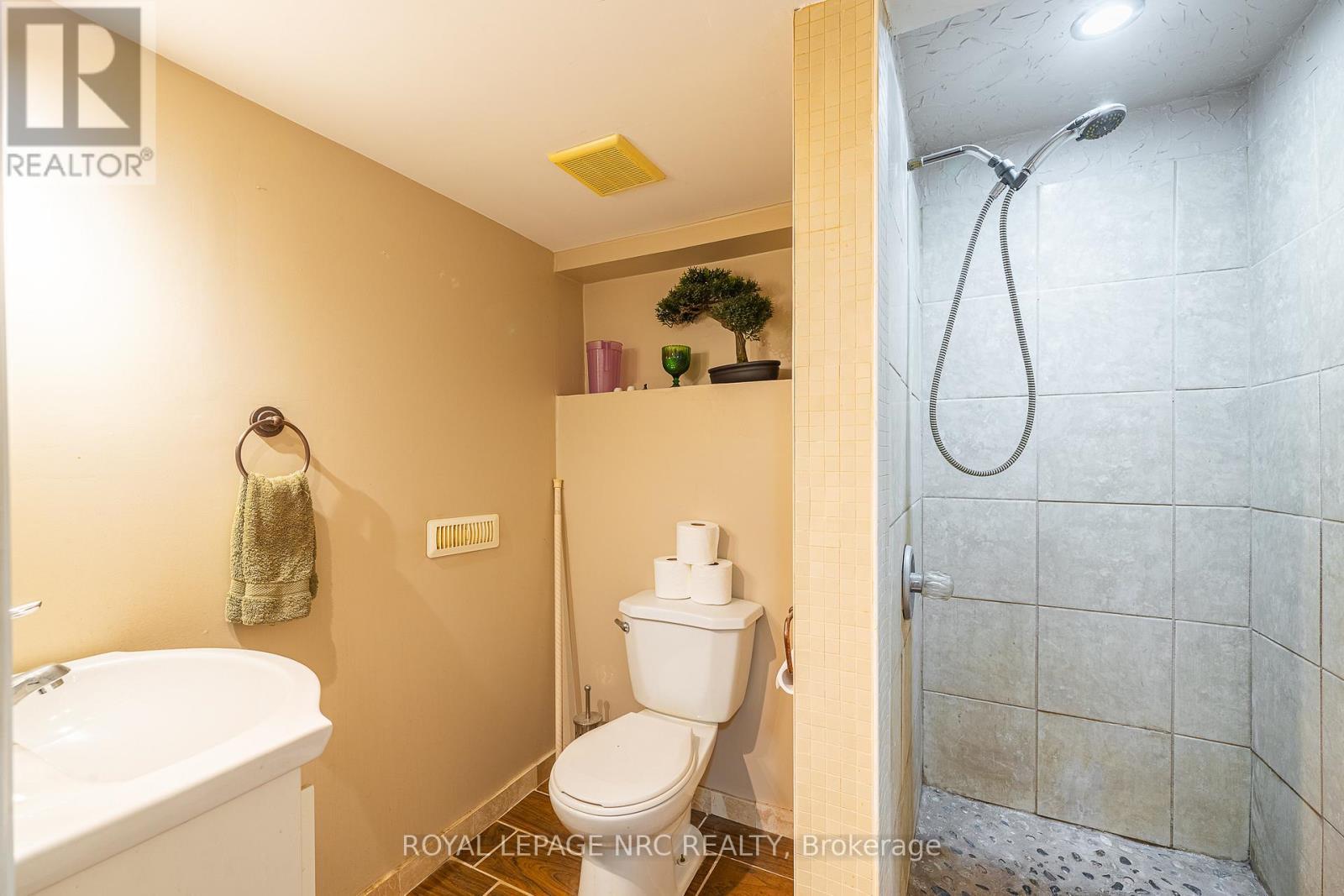 












81 PELHAM RD ROAD

,
St. Catharines (Western Hill),




Ontario
L2S1S3

