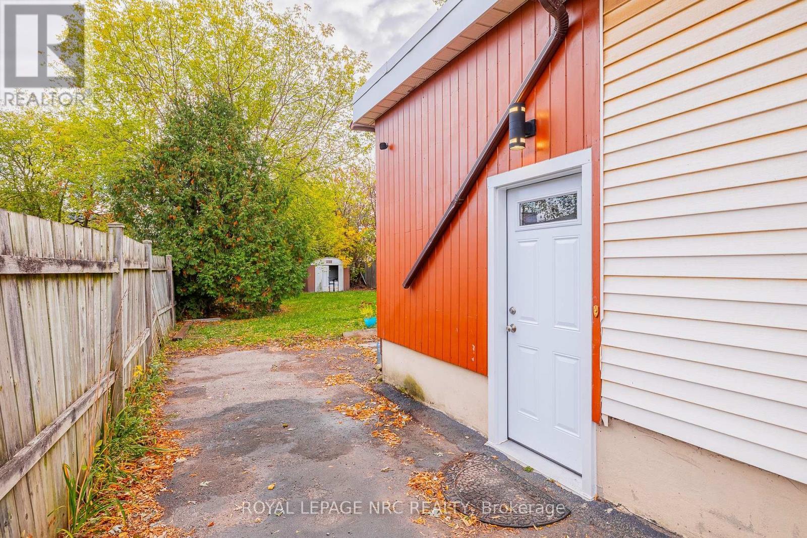 












81 PELHAM RD ROAD

,
St. Catharines (Western Hill),




Ontario
L2S1S3

