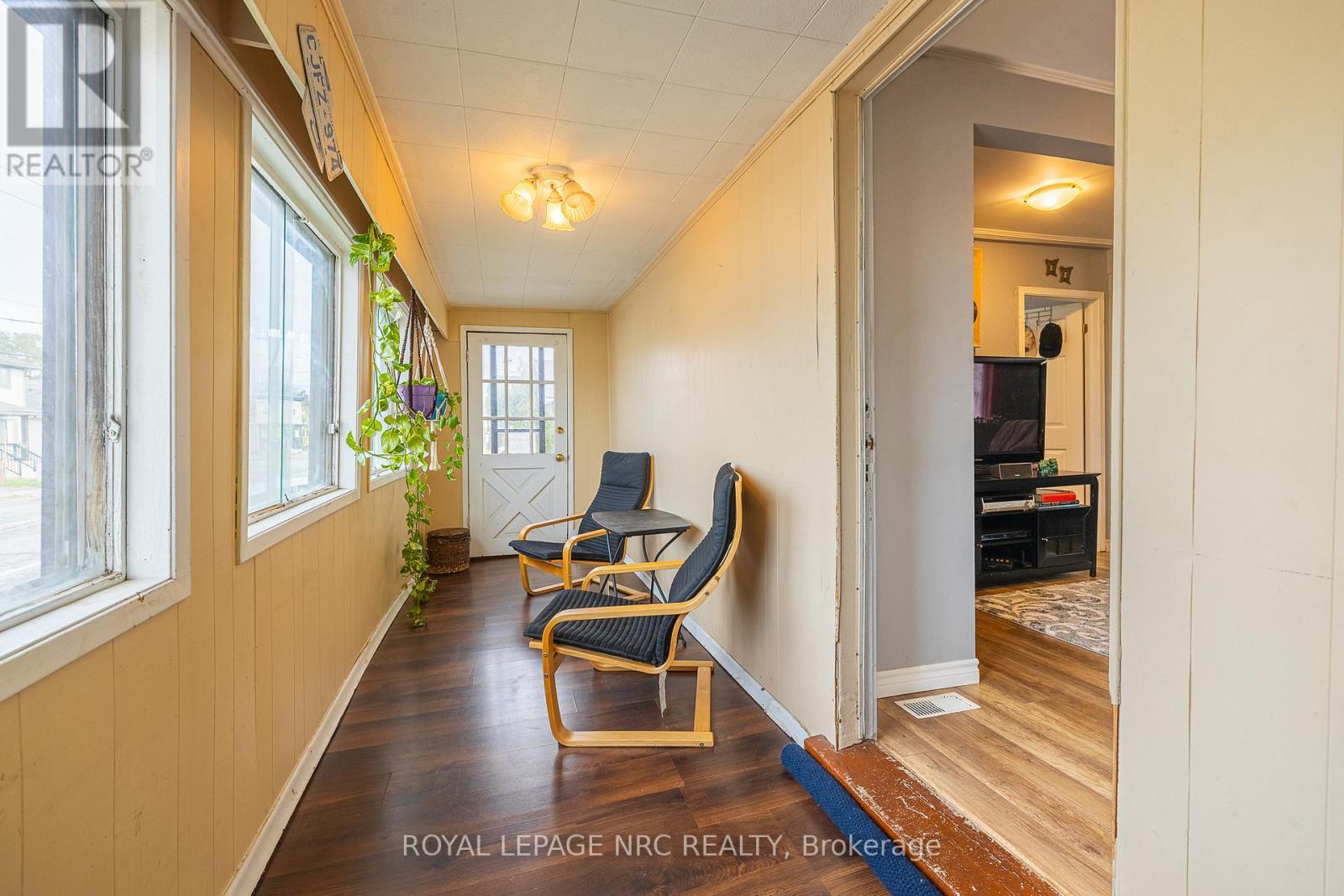 












81 PELHAM RD ROAD

,
St. Catharines (Western Hill),




Ontario
L2S1S3

