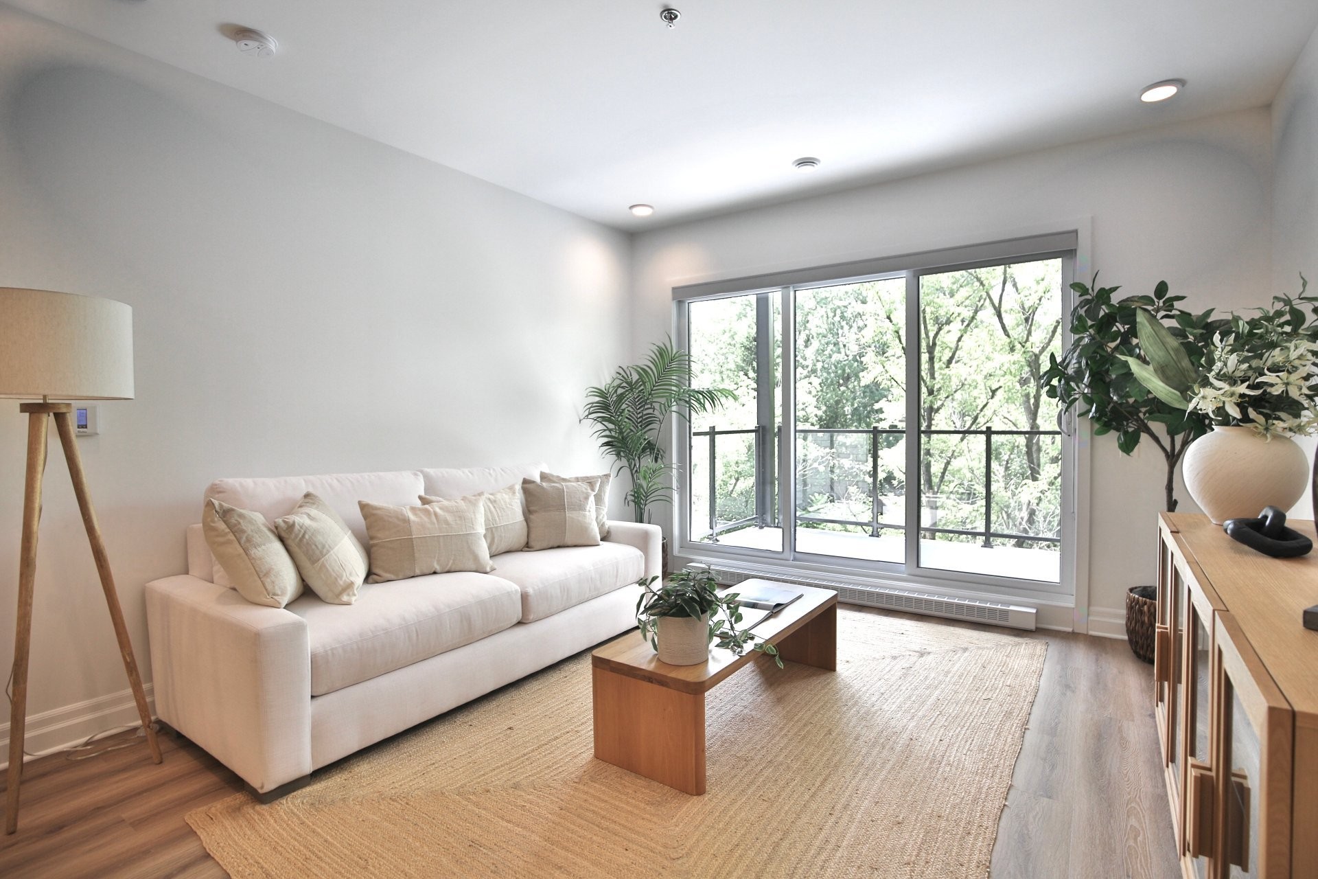 









2100


Rue Benoit

, 213,
Saint-Bruno-de-Montarville,




QC
J3V6N5

