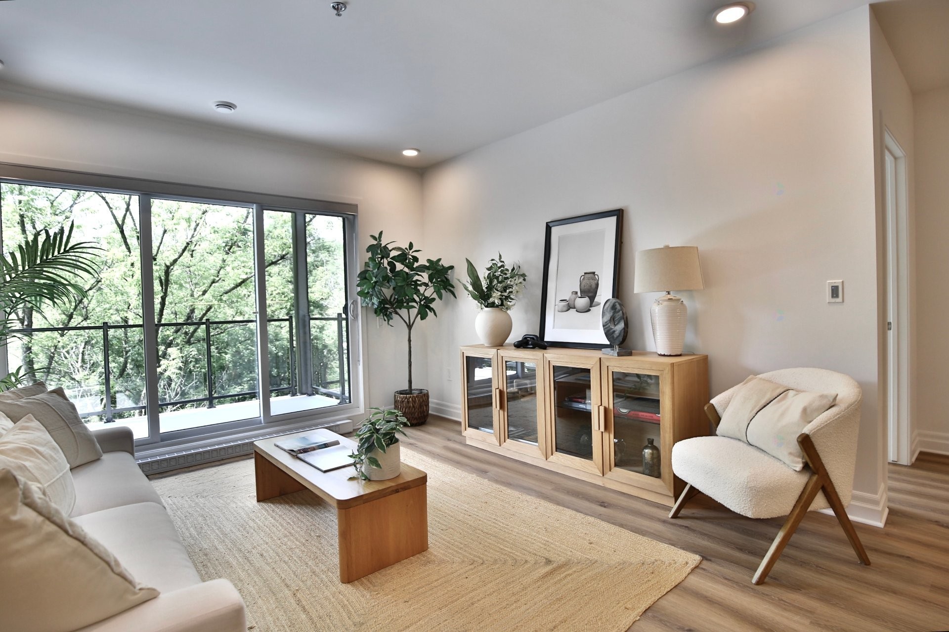 









2100


Rue Benoit

, 312,
Saint-Bruno-de-Montarville,




QC
J3V6N5

