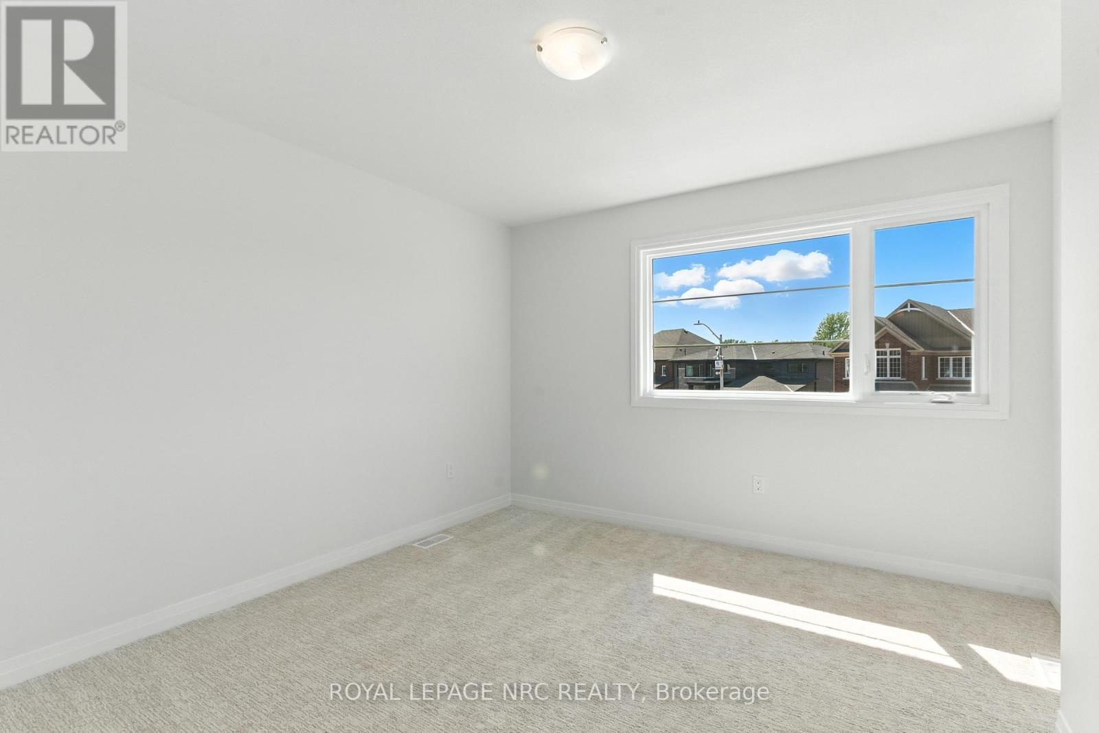 












1022 KRAFT ROAD N

,
Fort Erie (Crescent Park),




Ontario
L2A4M4

