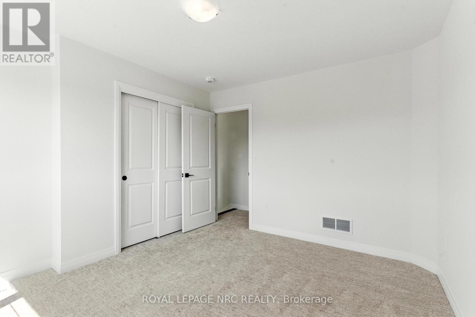 












1022 KRAFT ROAD N

,
Fort Erie (Crescent Park),




Ontario
L2A4M4

