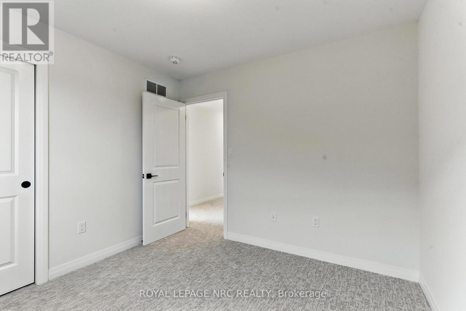 












1022 KRAFT ROAD N

,
Fort Erie (Crescent Park),




Ontario
L2A4M4

