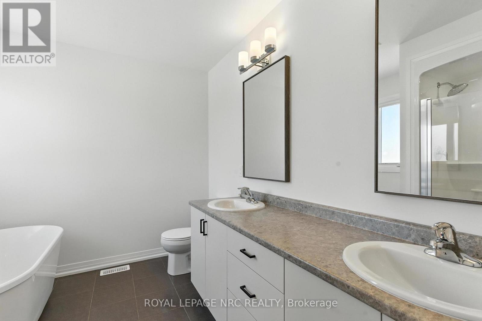 












1022 KRAFT ROAD N

,
Fort Erie (Crescent Park),




Ontario
L2A4M4

