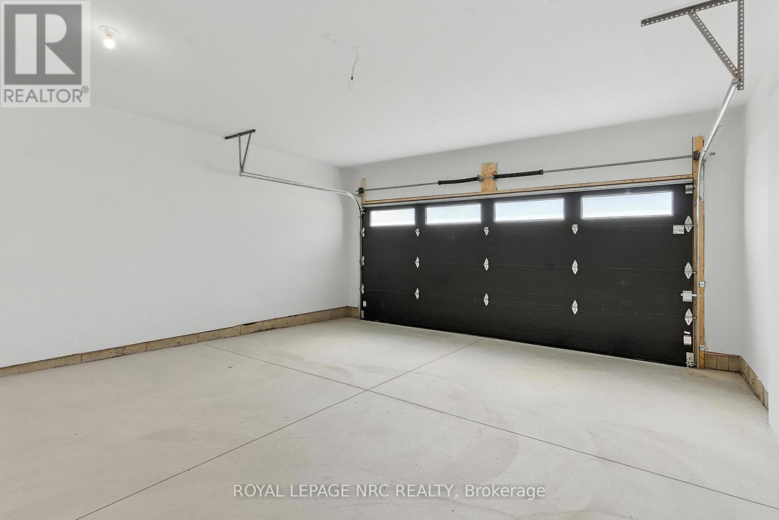 












1022 KRAFT ROAD N

,
Fort Erie (Crescent Park),




Ontario
L2A4M4

