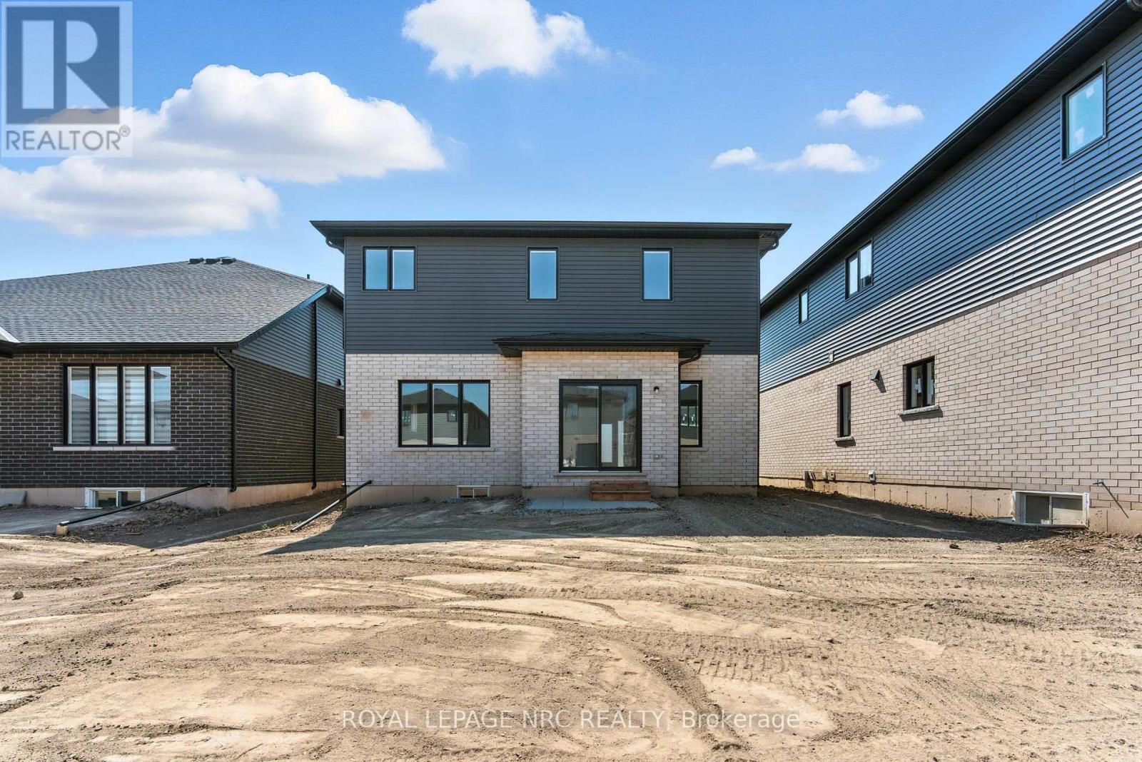 












1022 KRAFT ROAD N

,
Fort Erie (Crescent Park),




Ontario
L2A4M4

