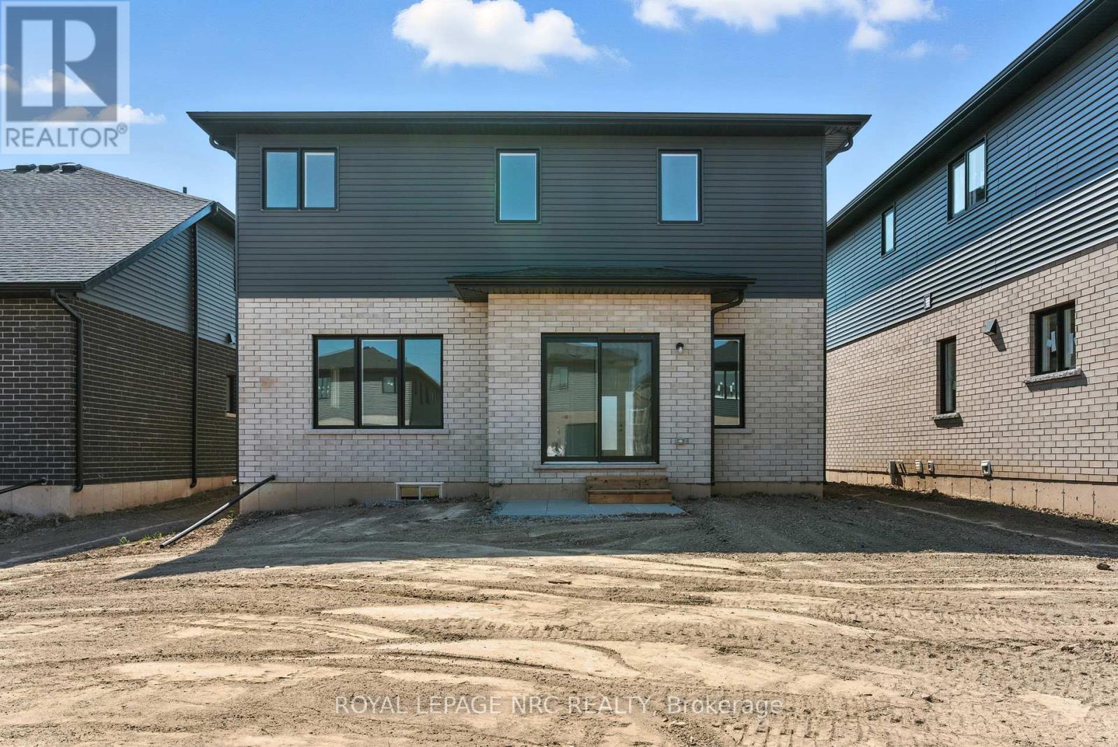 












1022 KRAFT ROAD N

,
Fort Erie (Crescent Park),




Ontario
L2A4M4

