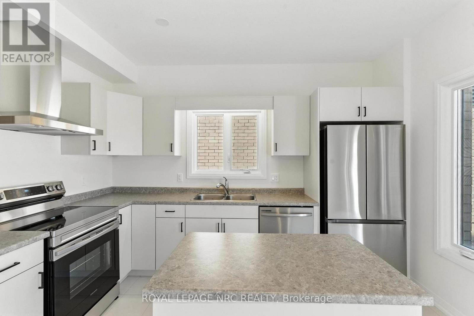 












1022 KRAFT ROAD N

,
Fort Erie (Crescent Park),




Ontario
L2A4M4

