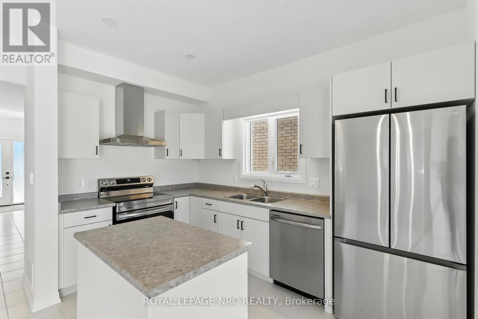 












1022 KRAFT ROAD N

,
Fort Erie (Crescent Park),




Ontario
L2A4M4

