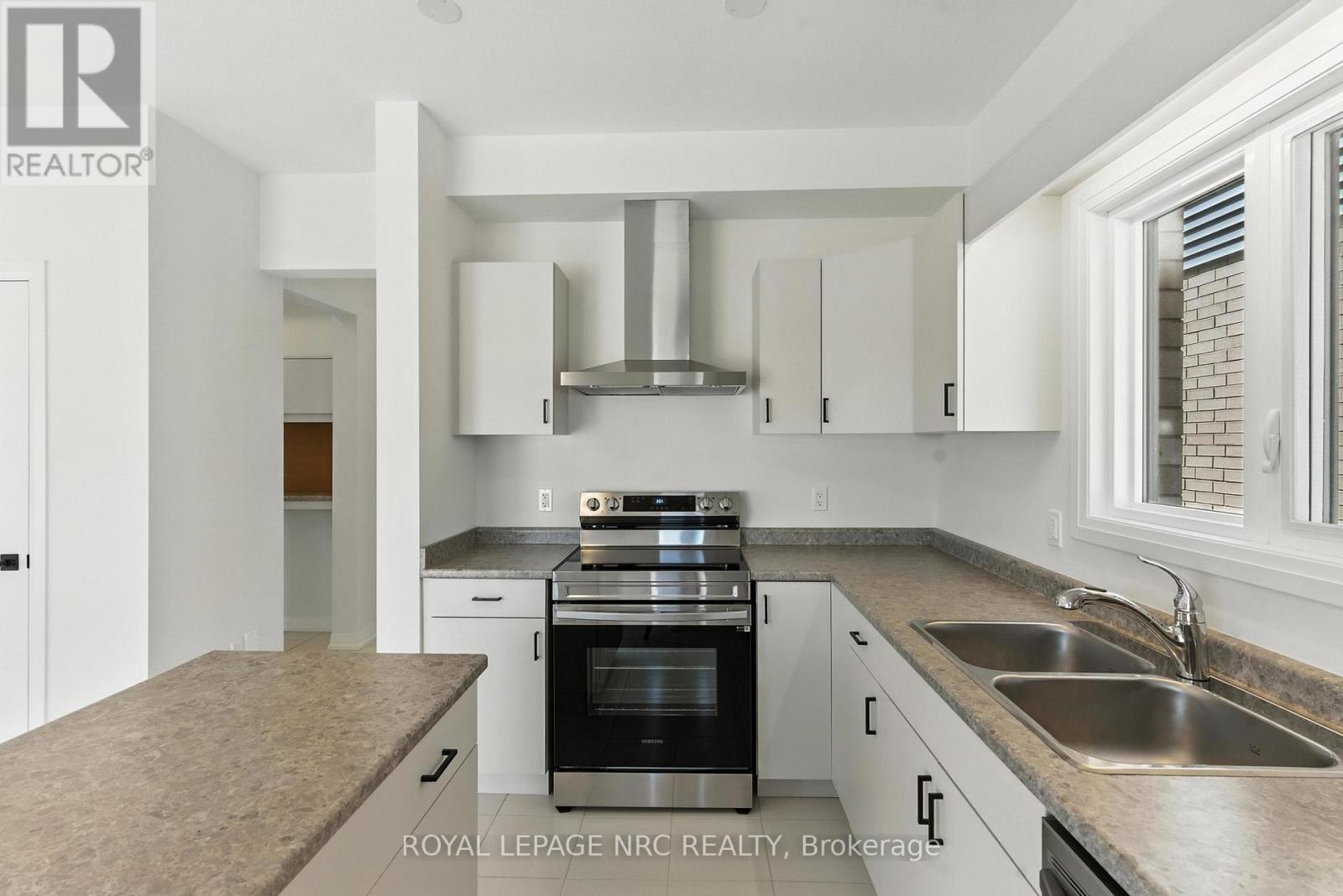 












1022 KRAFT ROAD N

,
Fort Erie (Crescent Park),




Ontario
L2A4M4

