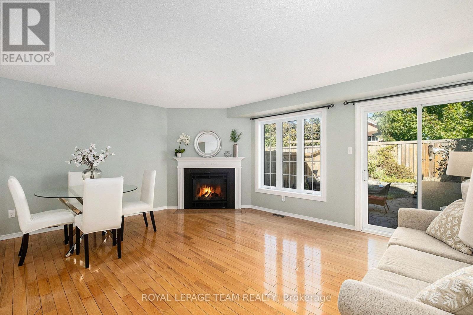 












93 ROYAL OAK COURT

,
Ottawa,




Ontario
K1T3N9

