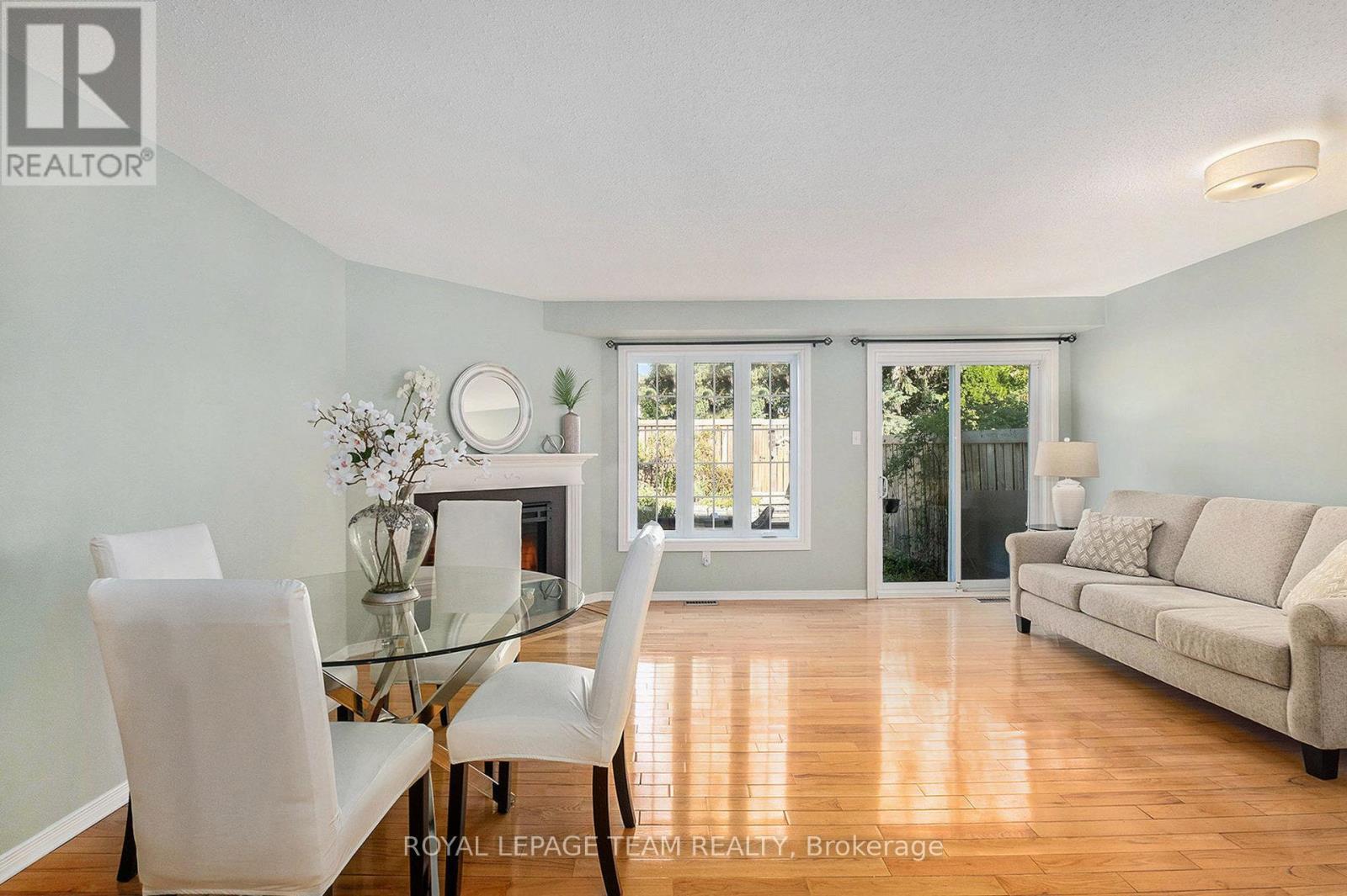 












93 ROYAL OAK COURT

,
Ottawa,




Ontario
K1T3N9

