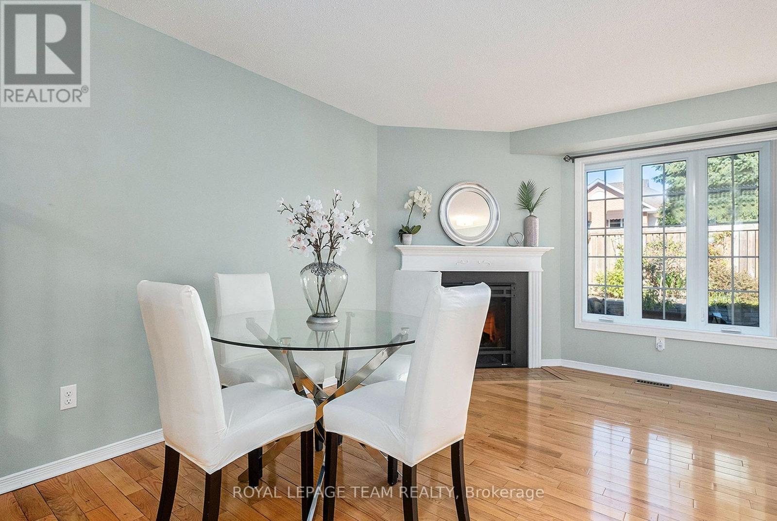 












93 ROYAL OAK COURT

,
Ottawa,




Ontario
K1T3N9

