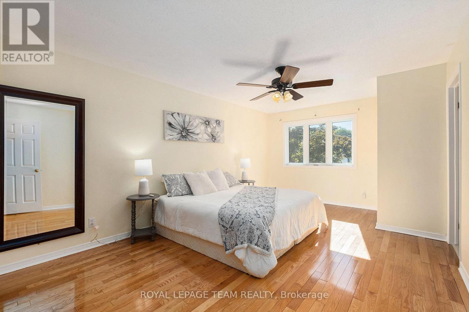 












93 ROYAL OAK COURT

,
Ottawa,




Ontario
K1T3N9

