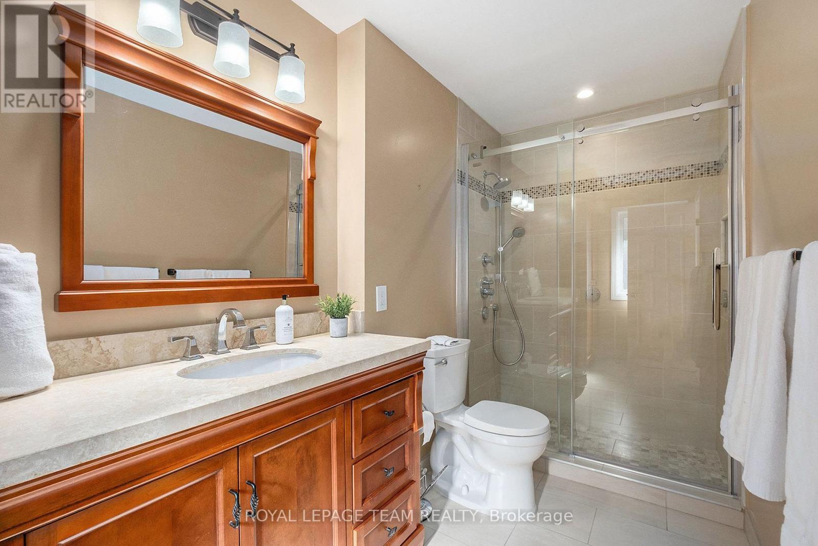 












93 ROYAL OAK COURT

,
Ottawa,




Ontario
K1T3N9

