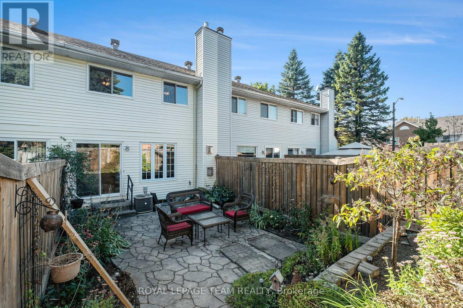 












93 ROYAL OAK COURT

,
Ottawa,




Ontario
K1T3N9

