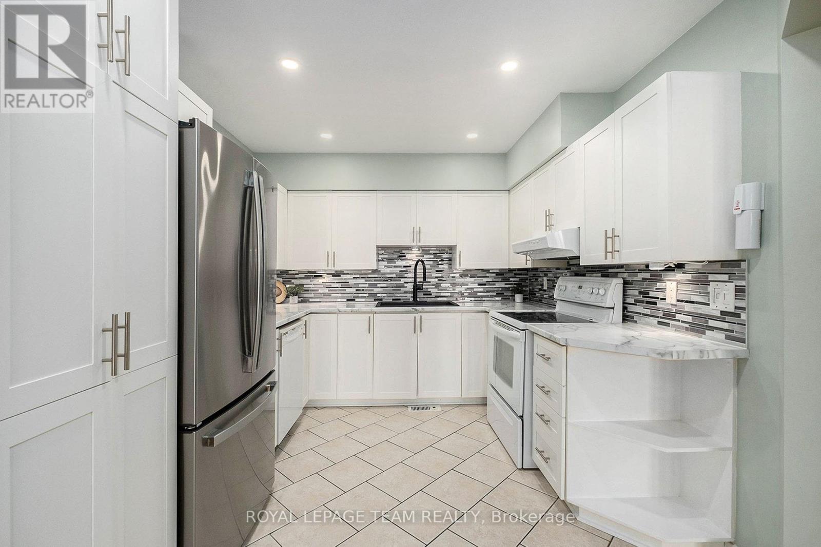 












93 ROYAL OAK COURT

,
Ottawa,




Ontario
K1T3N9

