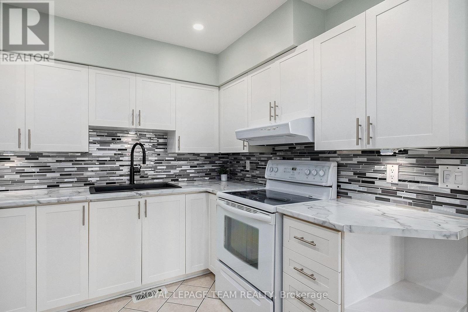 












93 ROYAL OAK COURT

,
Ottawa,




Ontario
K1T3N9

