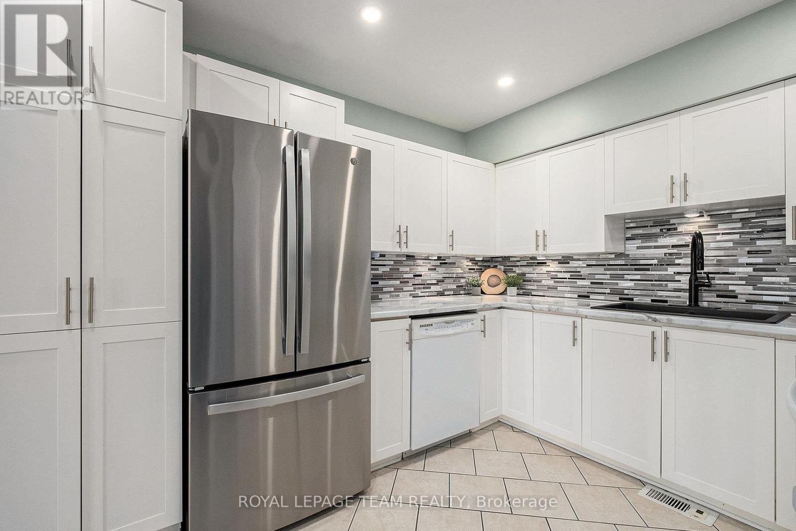 












93 ROYAL OAK COURT

,
Ottawa,




Ontario
K1T3N9

