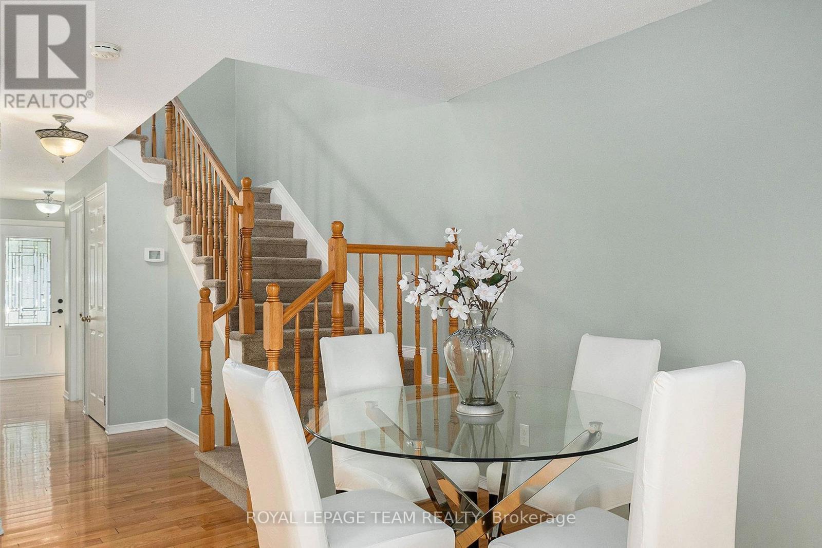 












93 ROYAL OAK COURT

,
Ottawa,




Ontario
K1T3N9

