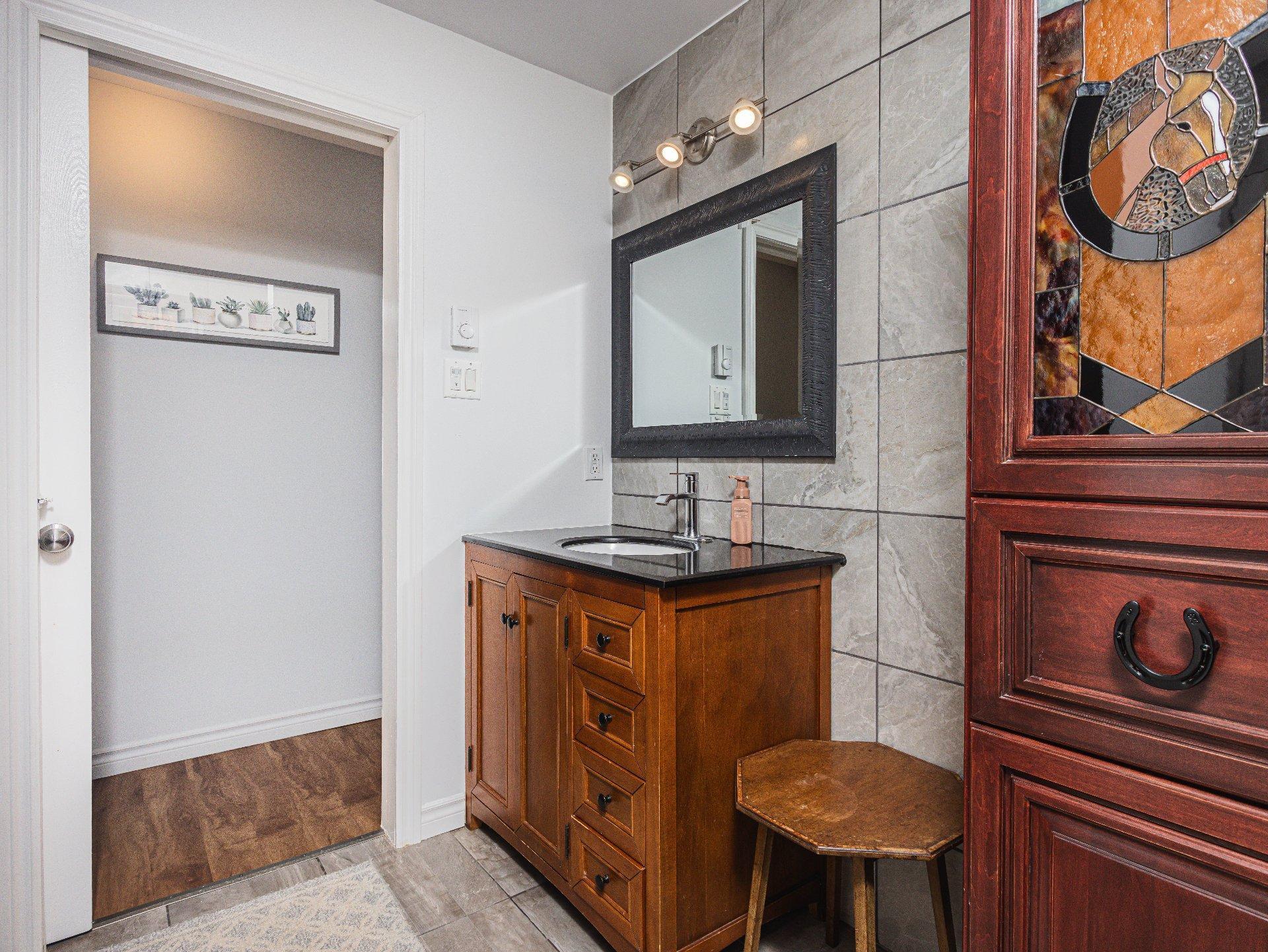 









1733


Mtée Harwood

,
Saint-Lazare,







QC
J7T2N3

