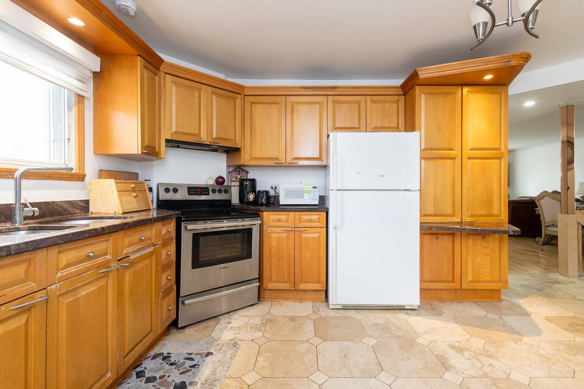 









12055


Av. Éthier

,
Montréal (Montréal-Nord),




QC
H1H3H8

