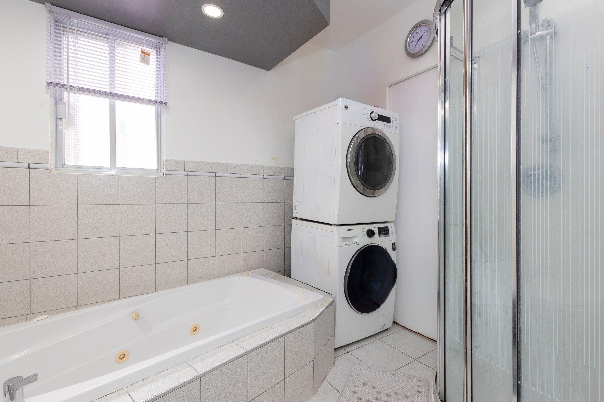 









12055


Av. Éthier

,
Montréal (Montréal-Nord),




QC
H1H3H8

