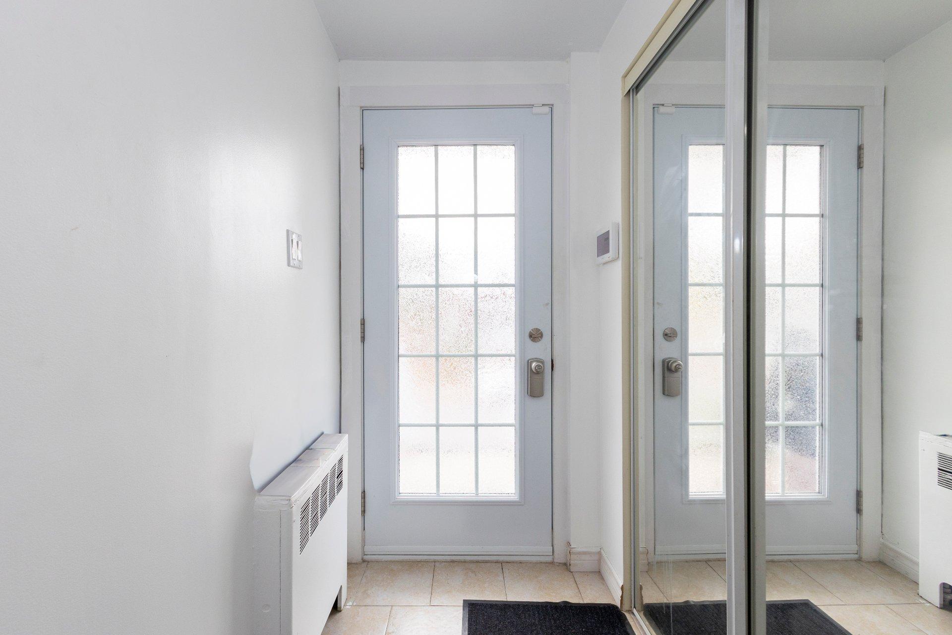 









12055


Av. Éthier

,
Montréal (Montréal-Nord),




QC
H1H3H8

