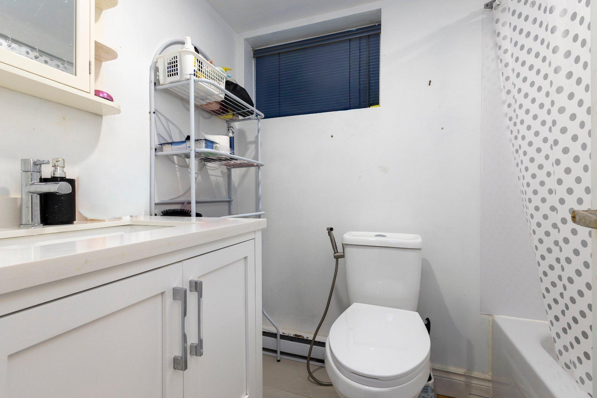 









12055


Av. Éthier

,
Montréal (Montréal-Nord),




QC
H1H3H8

