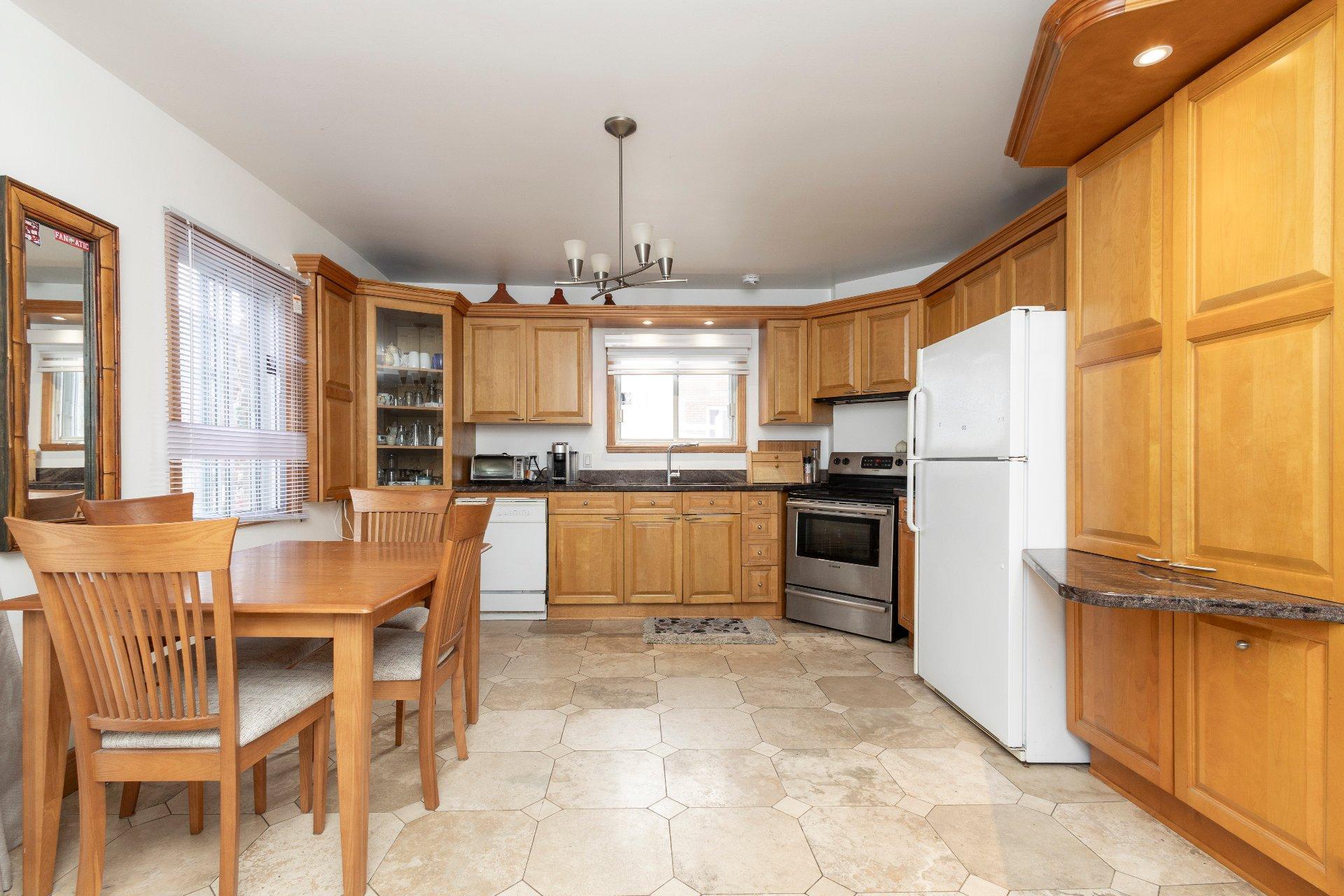 









12055


Av. Éthier

,
Montréal (Montréal-Nord),




QC
H1H3H8

