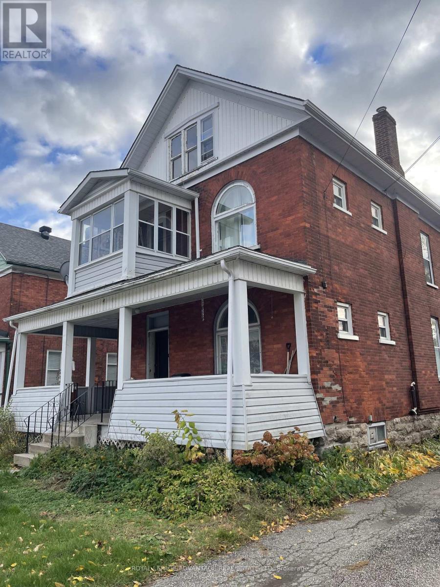 












28 MCEWEN AVENUE

,
Smiths Falls,




Ontario
K7A2K4

