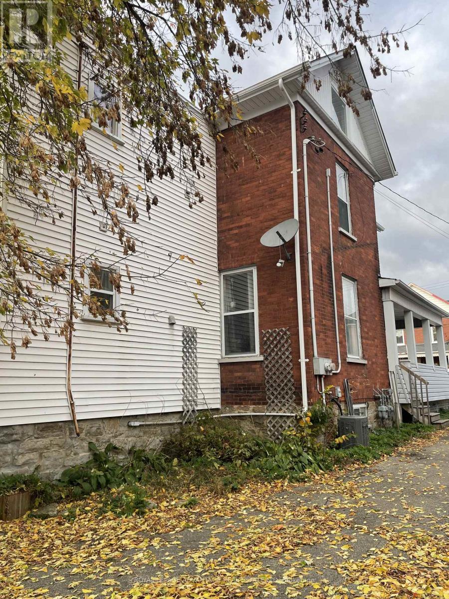 












28 MCEWEN AVENUE

,
Smiths Falls,




Ontario
K7A2K4

