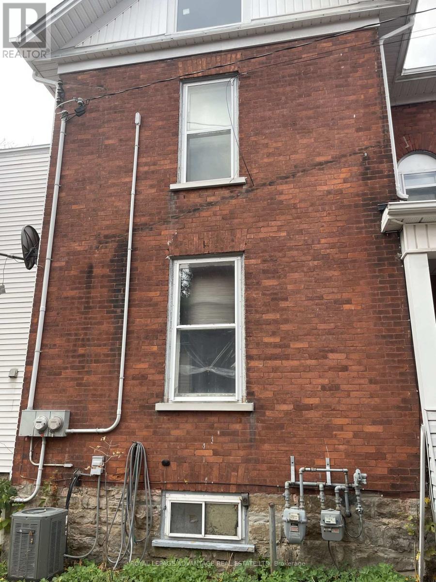 












28 MCEWEN AVENUE

,
Smiths Falls,




Ontario
K7A2K4

