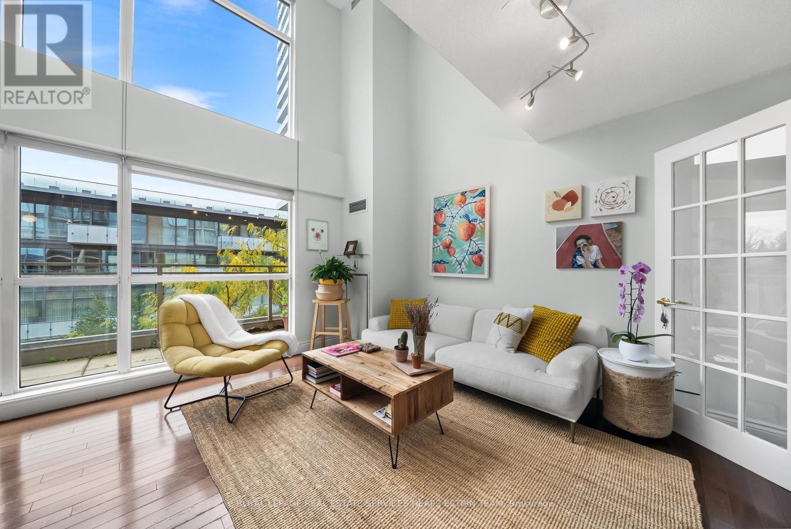 












302 - 18 MERTON STREET

,
Toronto,




Ontario
M4S3G9

