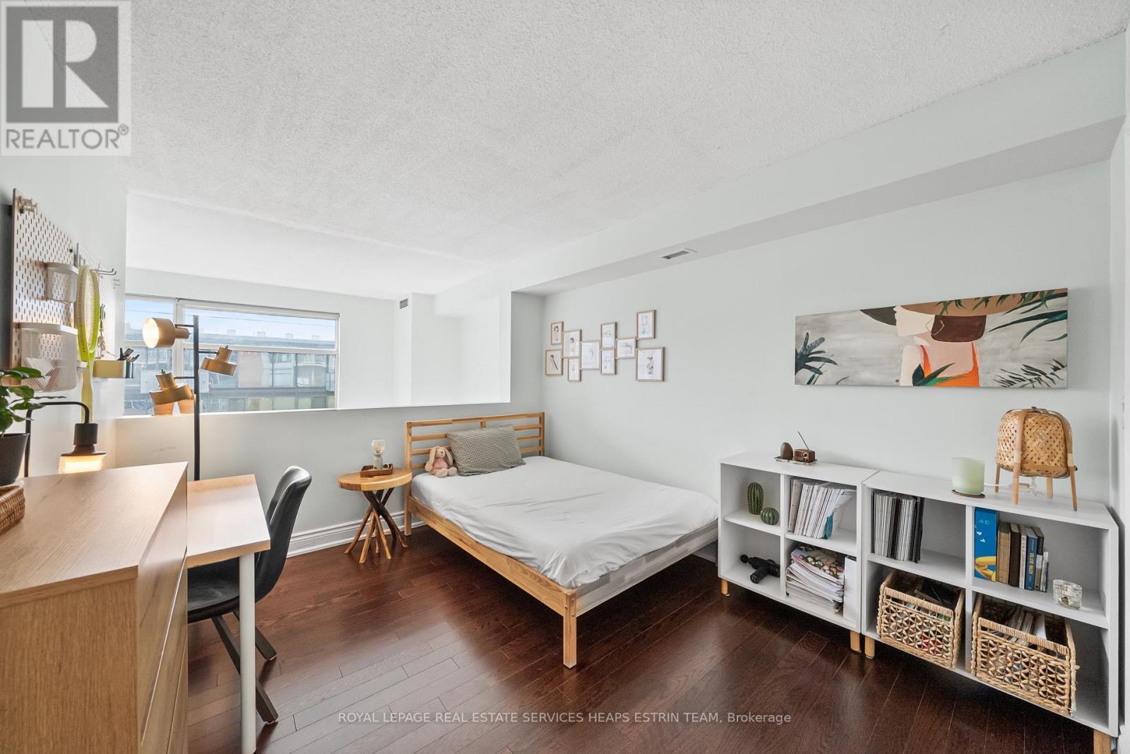 












302 - 18 MERTON STREET

,
Toronto,




Ontario
M4S3G9

