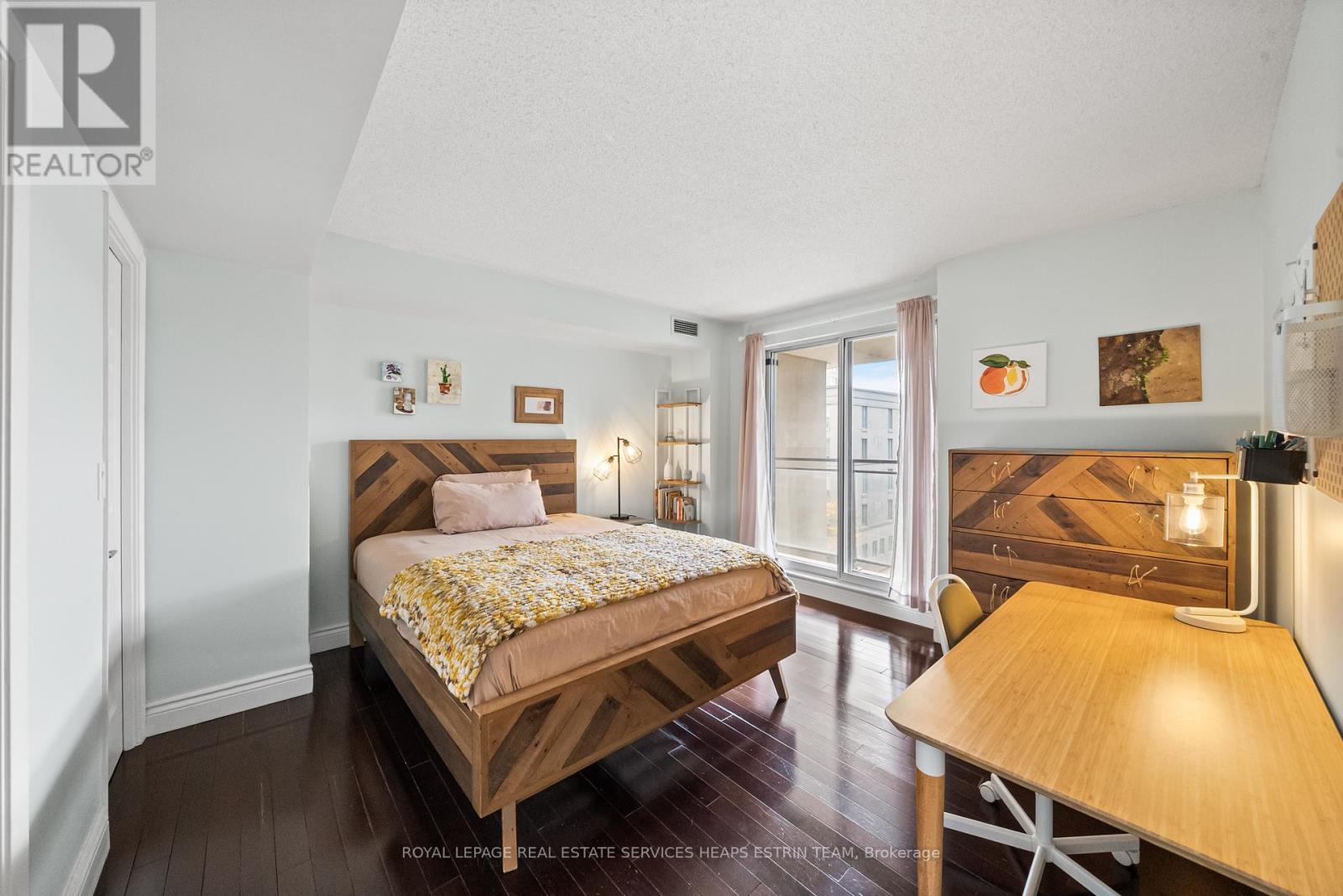 












302 - 18 MERTON STREET

,
Toronto,




Ontario
M4S3G9

