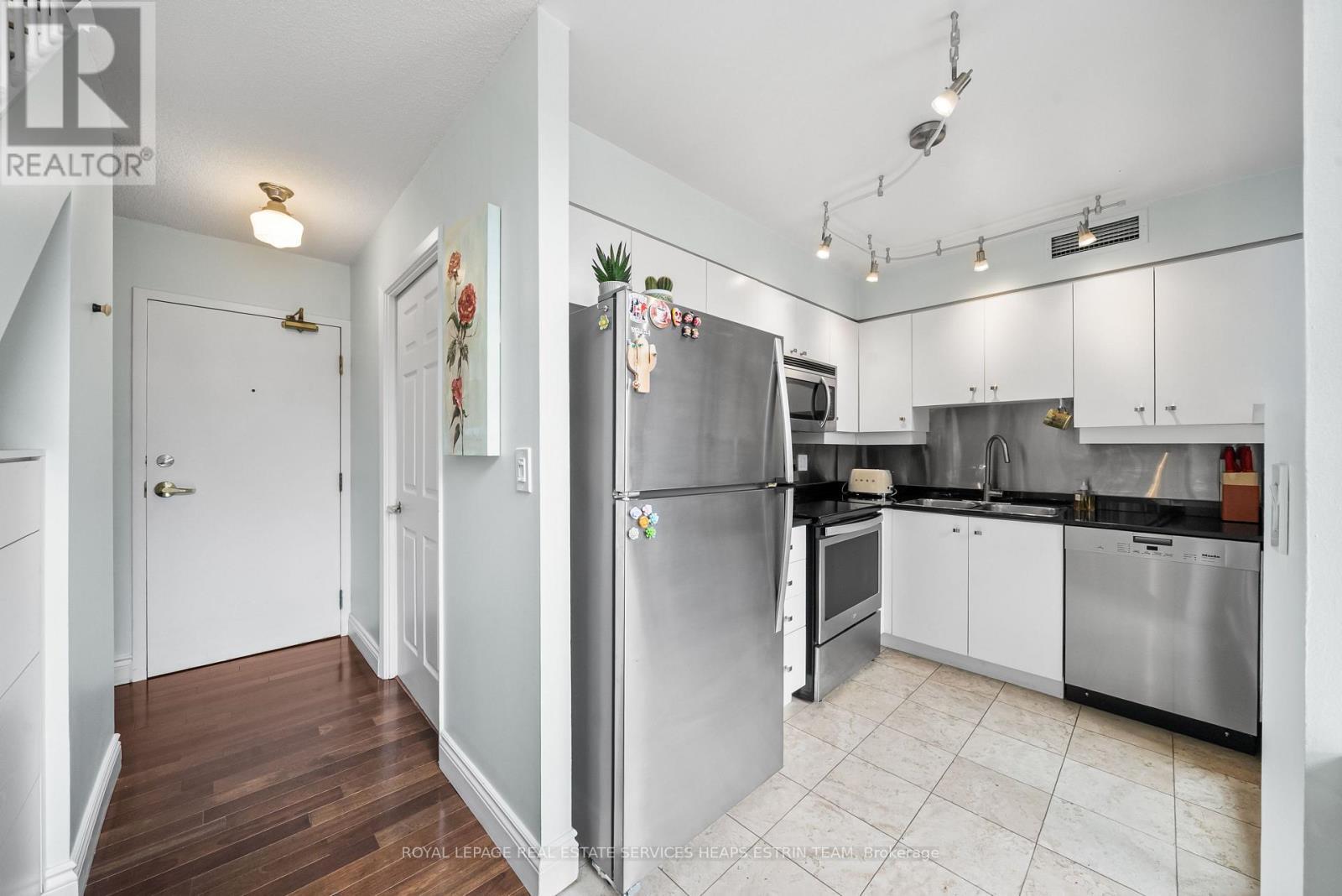 












302 - 18 MERTON STREET

,
Toronto,




Ontario
M4S3G9

