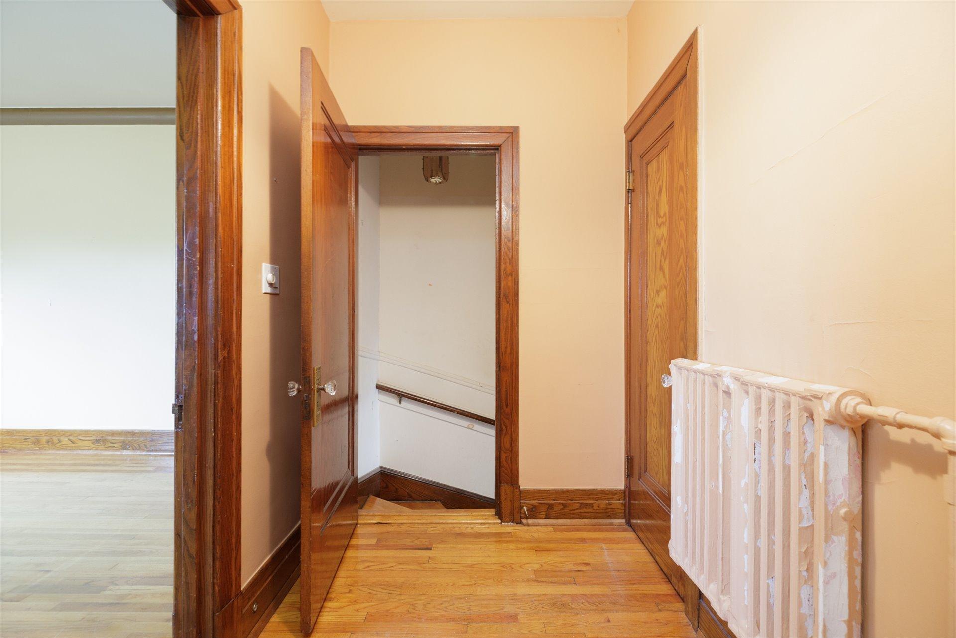 









2180

 - 2182


Av. de Melrose

,
Montréal (Côte-des-Neiges/Notre-Dame-de-Grâce),




QC
H4A2R8

