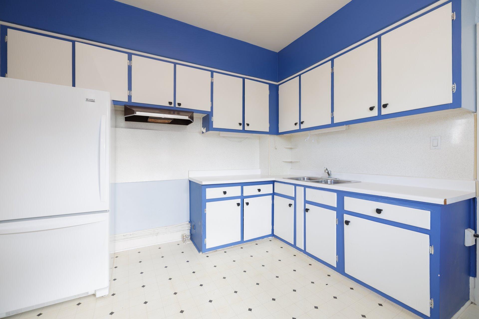 









2180

 - 2182


Av. de Melrose

,
Montréal (Côte-des-Neiges/Notre-Dame-de-Grâce),




QC
H4A2R8

