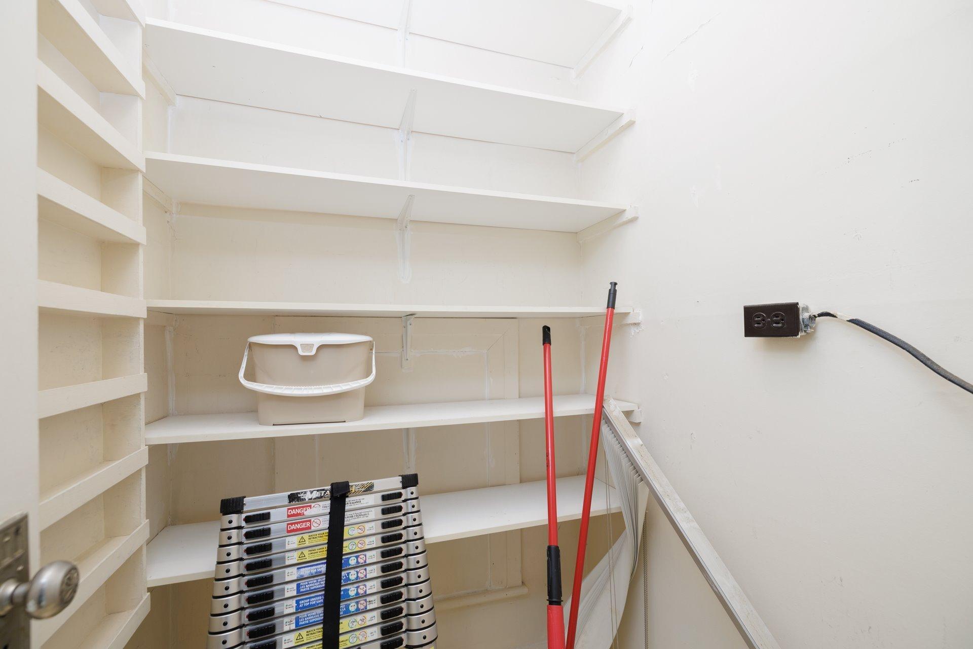 









2180

 - 2182


Av. de Melrose

,
Montréal (Côte-des-Neiges/Notre-Dame-de-Grâce),




QC
H4A2R8

