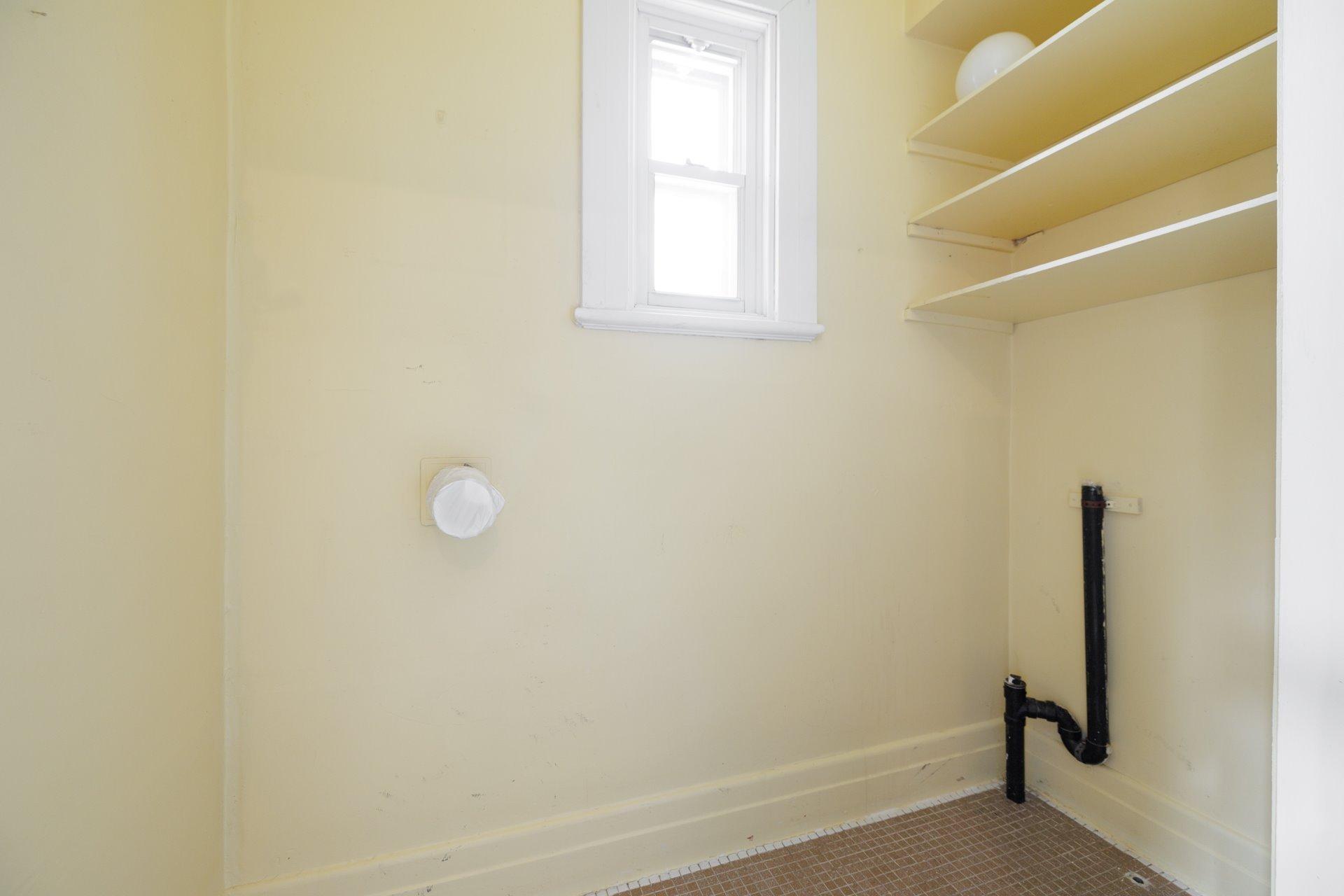 









2180

 - 2182


Av. de Melrose

,
Montréal (Côte-des-Neiges/Notre-Dame-de-Grâce),




QC
H4A2R8

