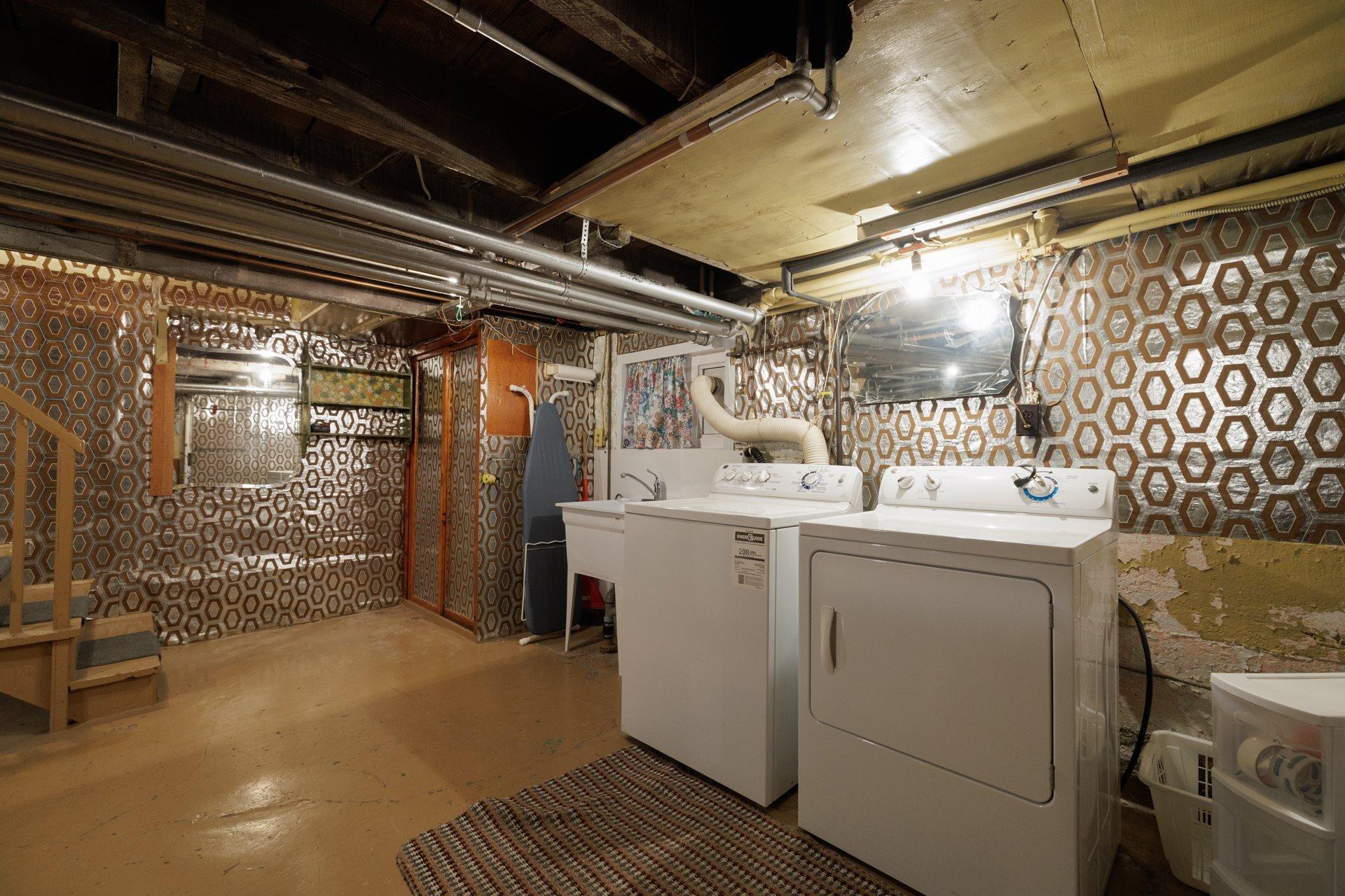 









2180

 - 2182


Av. de Melrose

,
Montréal (Côte-des-Neiges/Notre-Dame-de-Grâce),




QC
H4A2R8

