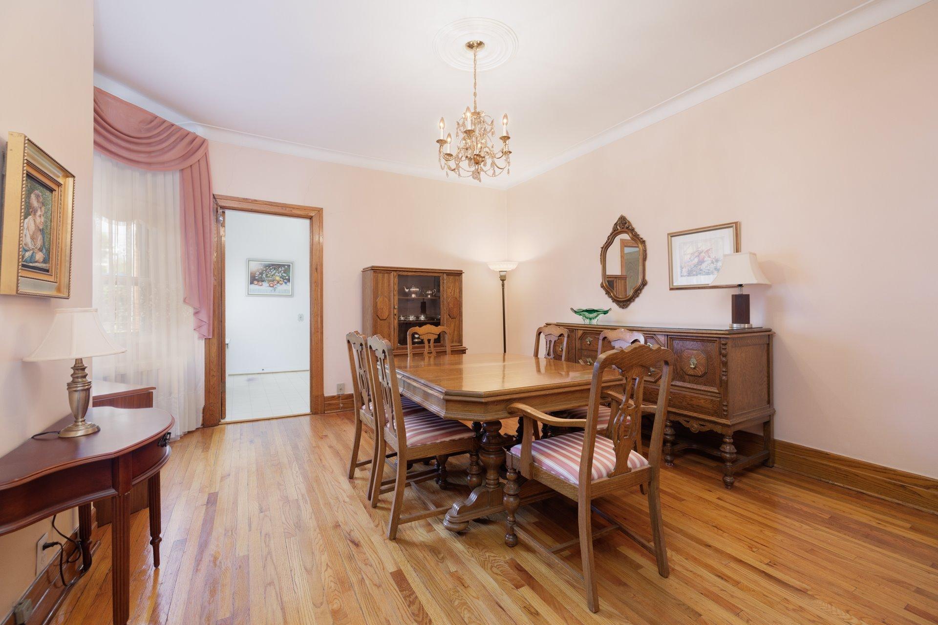 









2180

 - 2182


Av. de Melrose

,
Montréal (Côte-des-Neiges/Notre-Dame-de-Grâce),




QC
H4A2R8

