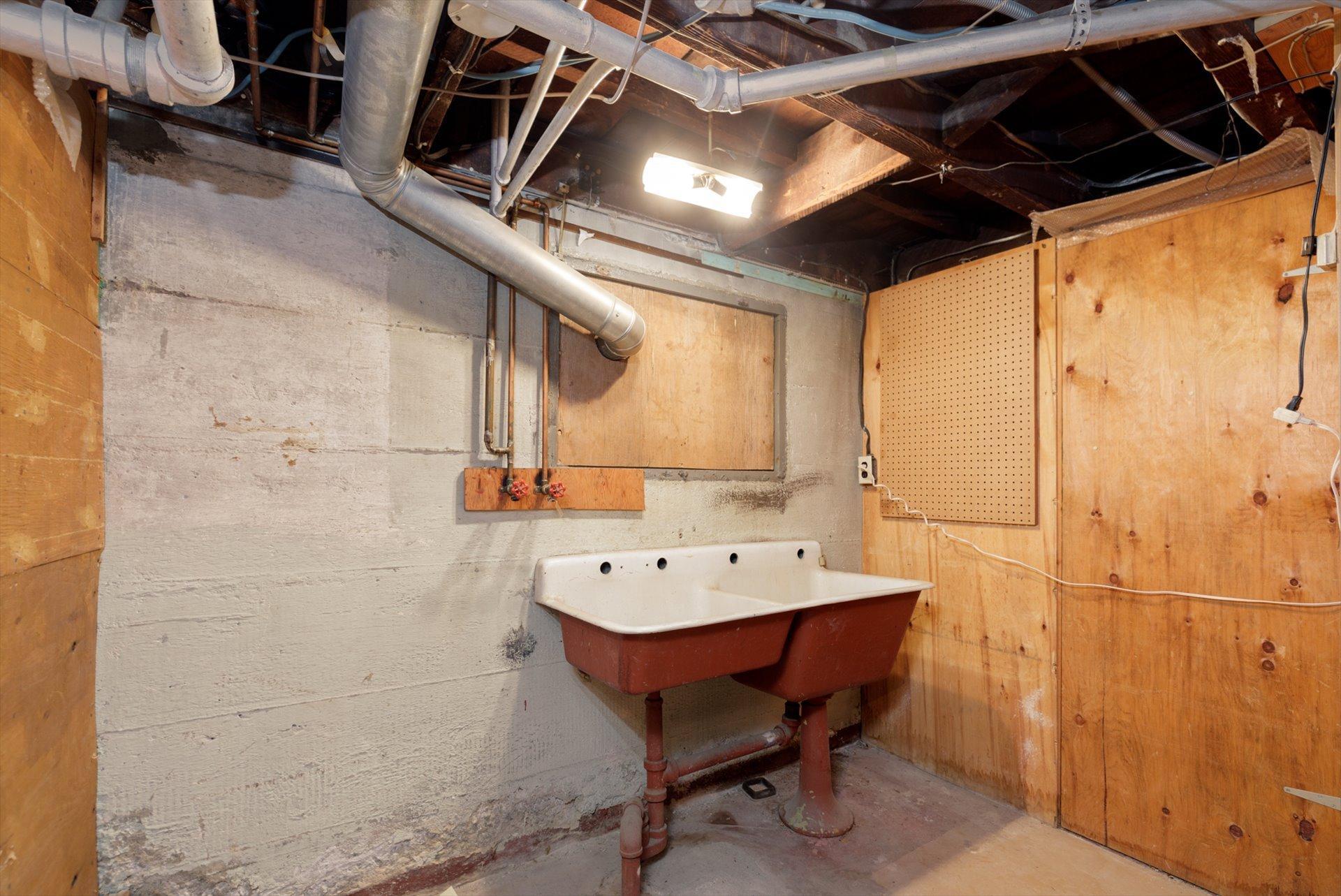 









2180

 - 2182


Av. de Melrose

,
Montréal (Côte-des-Neiges/Notre-Dame-de-Grâce),




QC
H4A2R8

