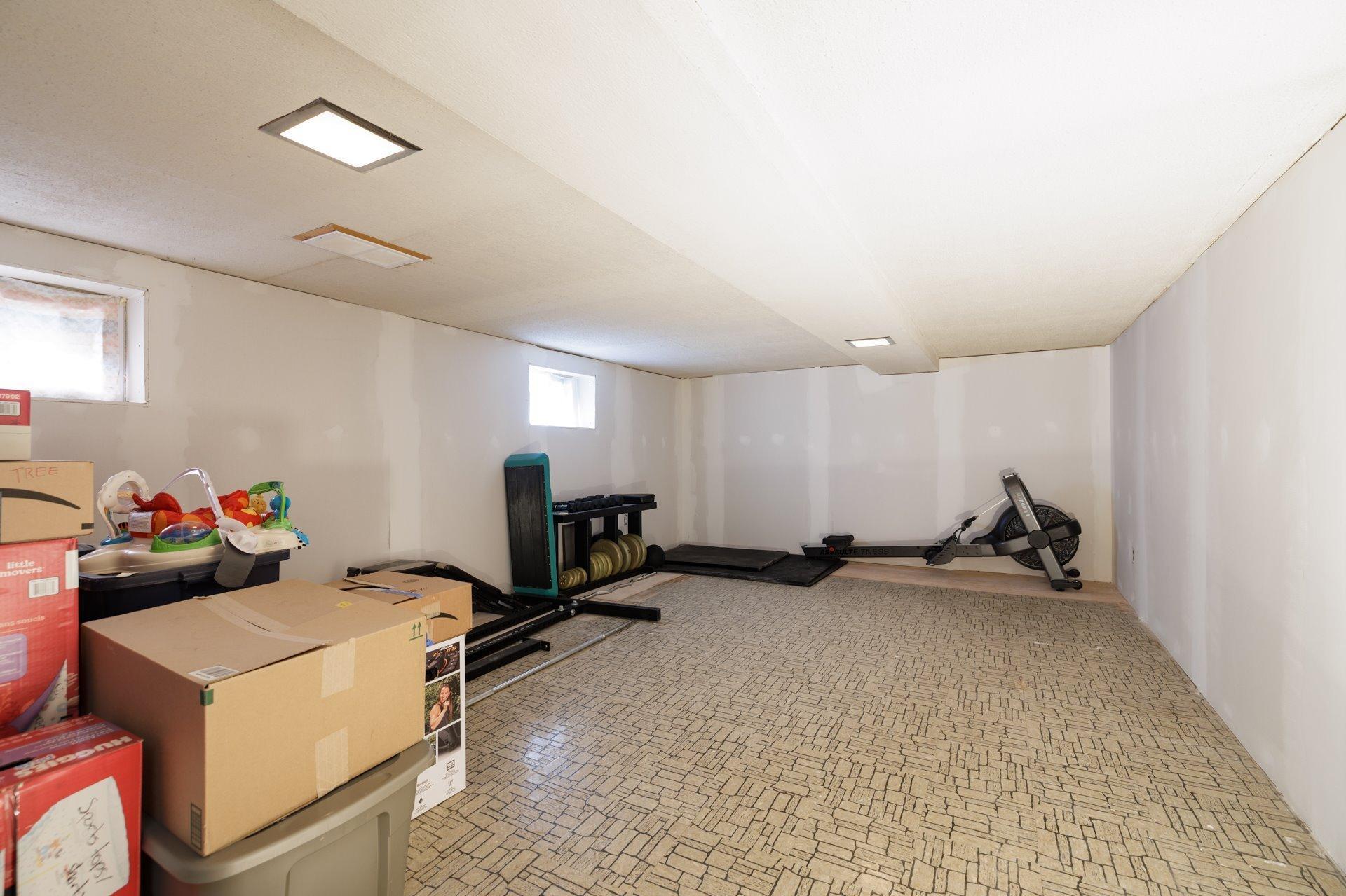 









2180

 - 2182


Av. de Melrose

,
Montréal (Côte-des-Neiges/Notre-Dame-de-Grâce),




QC
H4A2R8

