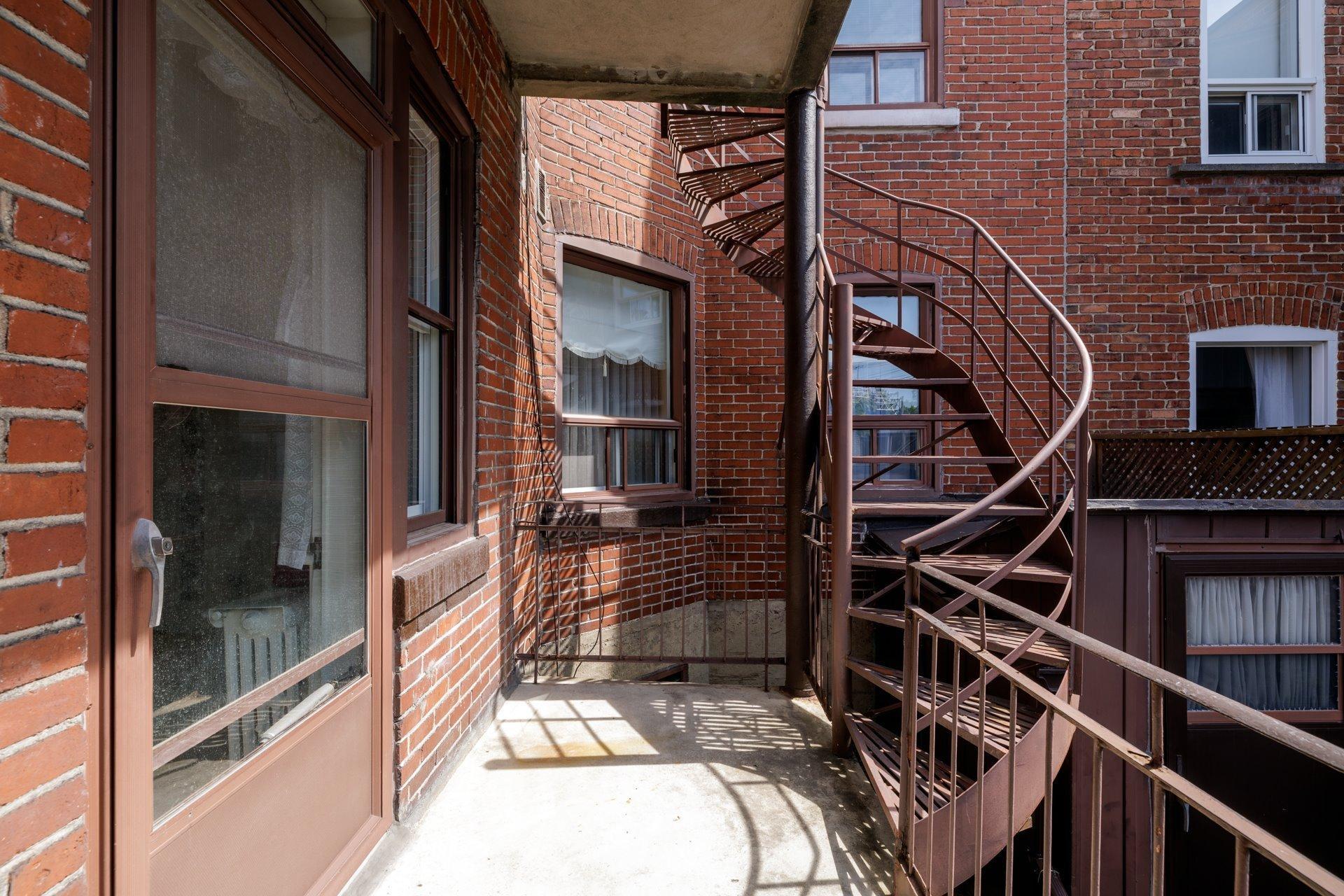 









2180

 - 2182


Av. de Melrose

,
Montréal (Côte-des-Neiges/Notre-Dame-de-Grâce),




QC
H4A2R8

