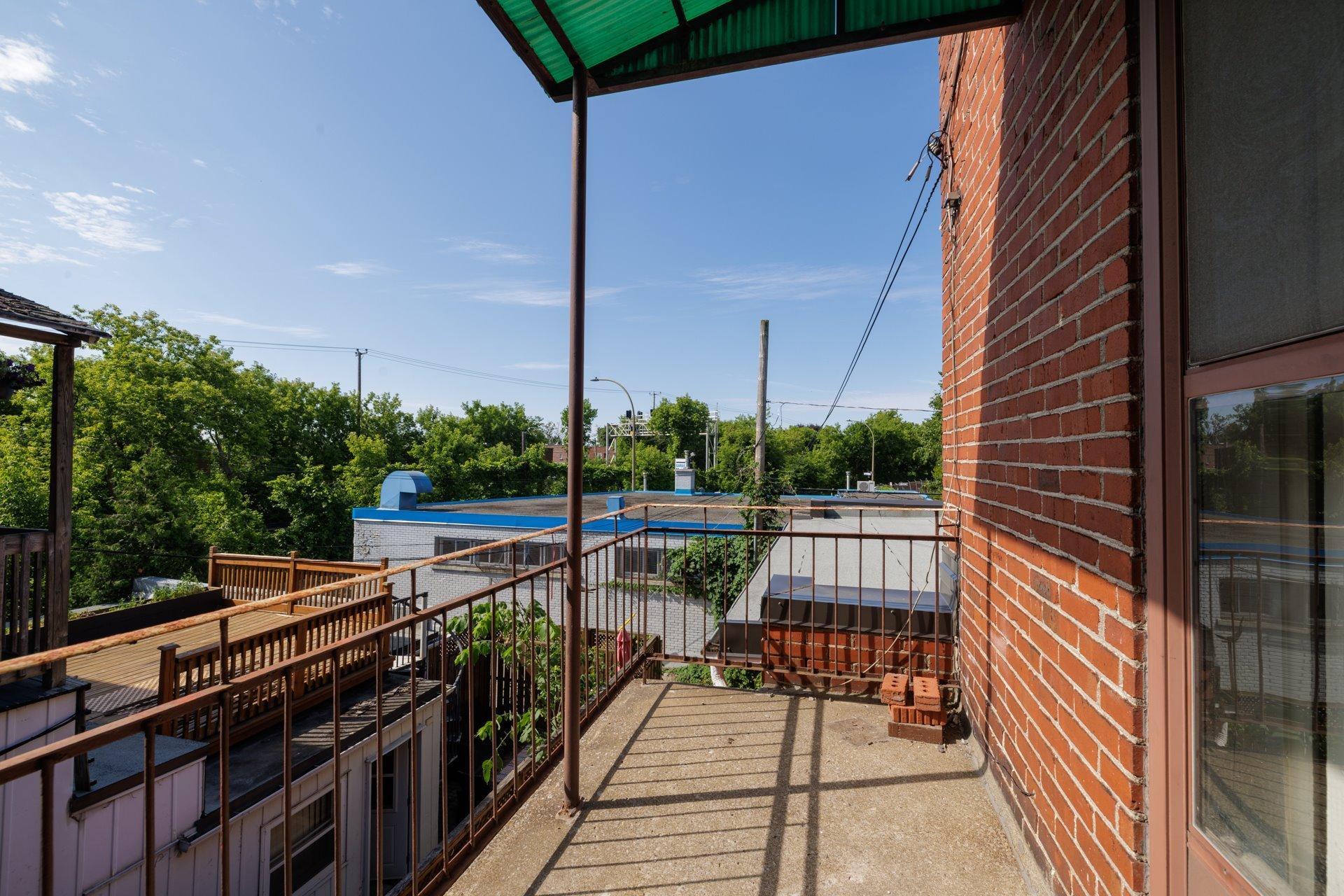 









2180

 - 2182


Av. de Melrose

,
Montréal (Côte-des-Neiges/Notre-Dame-de-Grâce),




QC
H4A2R8

